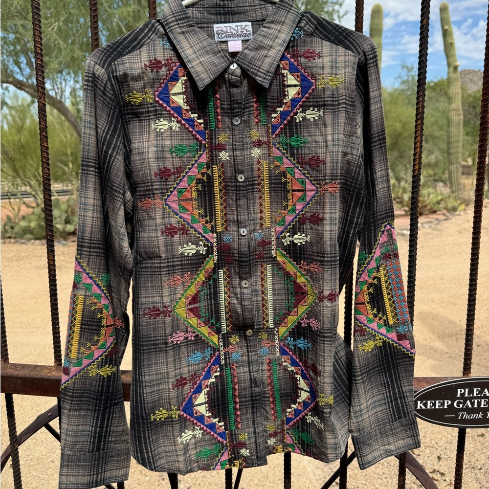 Pink Cattlelac Embroidered Women’s Western Shirt Size M